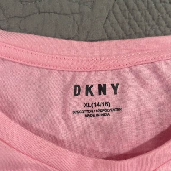 Girls XL 14/16 pink flip sequence DKNY t-shirt - Picture 7 of 7